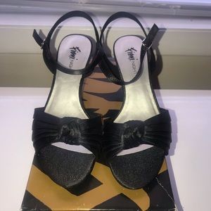 Classic Black Heels - Women Sz 9